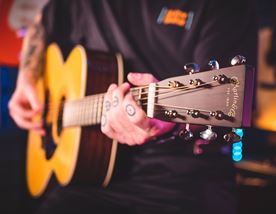 20 Best Acoustic Guitarists of All Time