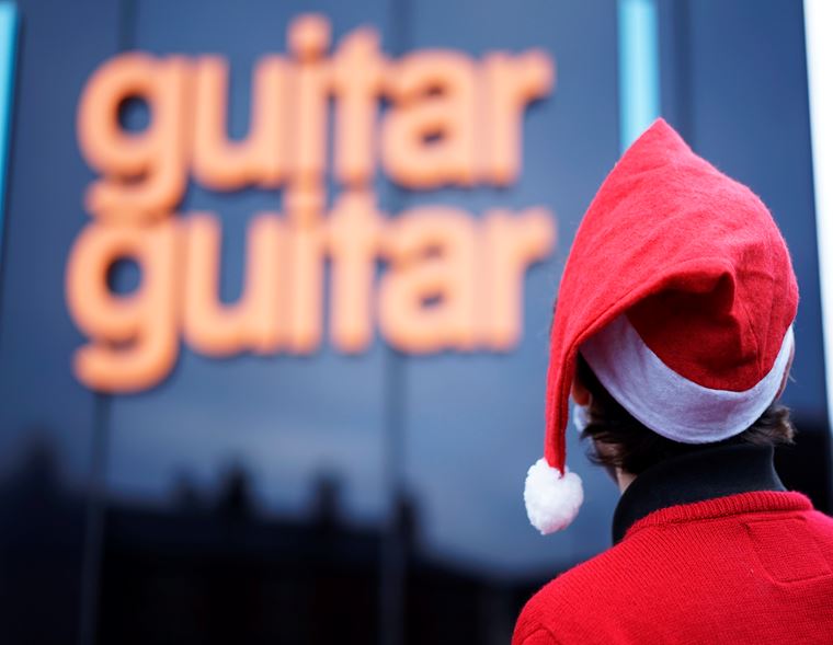 best-christmas-songs-to-learn-on-guitar-guitarguitar