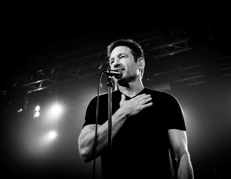 "Songs are masks and some of them look more like you than others": DAVID DUCHOVNY Speaks to guitarguitar!
