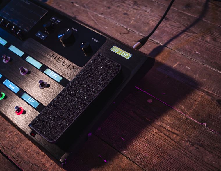 Bands Who Replaced Their Lead Singer…And Got Better! | guitarguitar