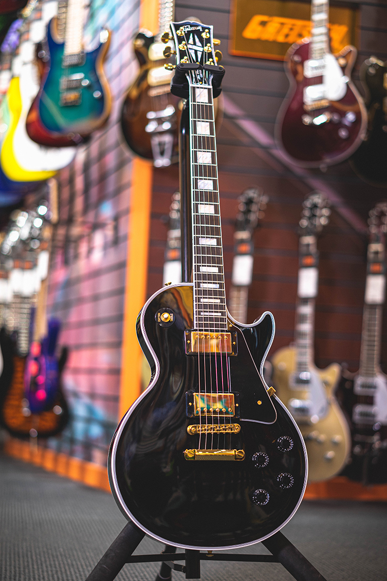 The Legacy of the Les Paul Custom | guitarguitar