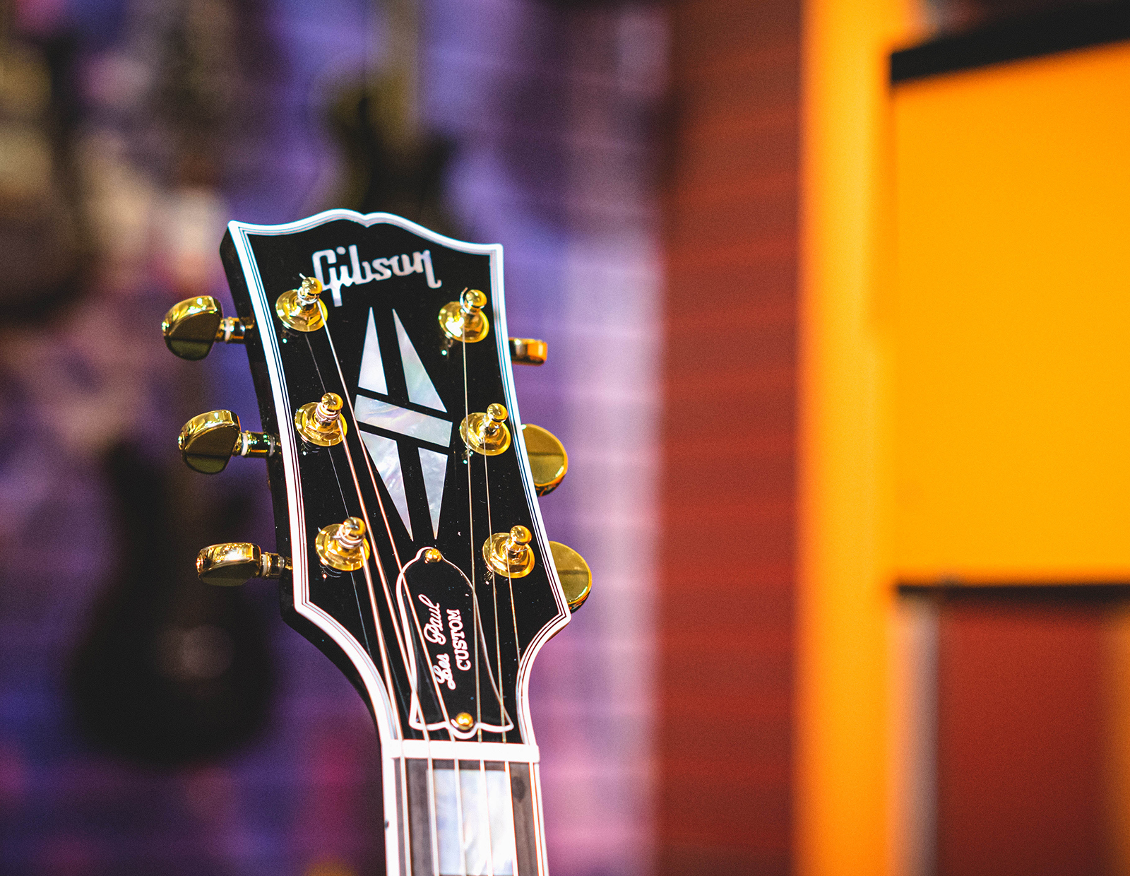 The Legacy of the Les Paul Custom | guitarguitar