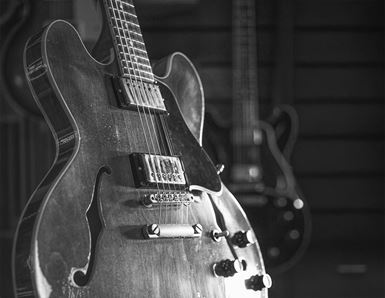 How to Sound Like OASIS: A Guide to Gear and Guitar Playing