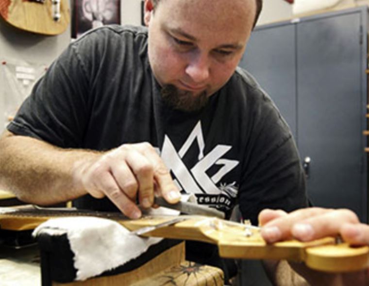 Fender Custom Shop MASTER BUILDER Interview: We Talk to PAUL WALLER!