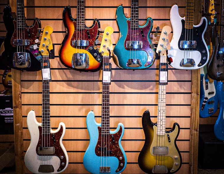 Fender Precision Bass vs Jazz Bass: Which is Right For You?