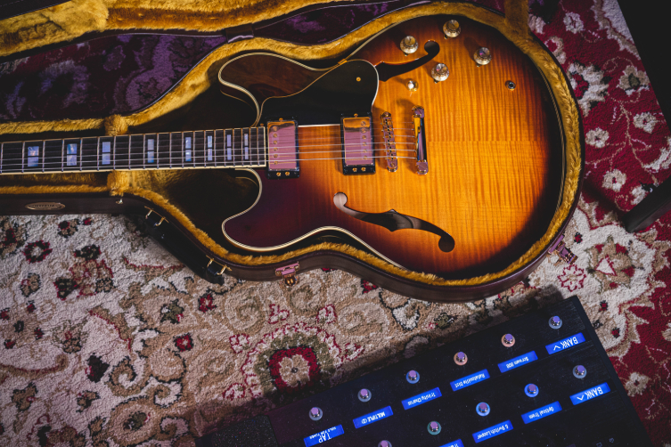 Is the Yamaha SA2200 as good as the Gibson ES335? | guitarguitar
