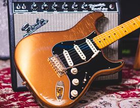 10 Famous STRATOCASTER Riffs and The GEAR Used to Play Them!