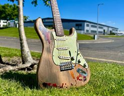 How To Keep a STRATOCASTER In Tune