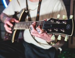 The BEST Electric Guitars for Under £1000: Your 2025 Guide