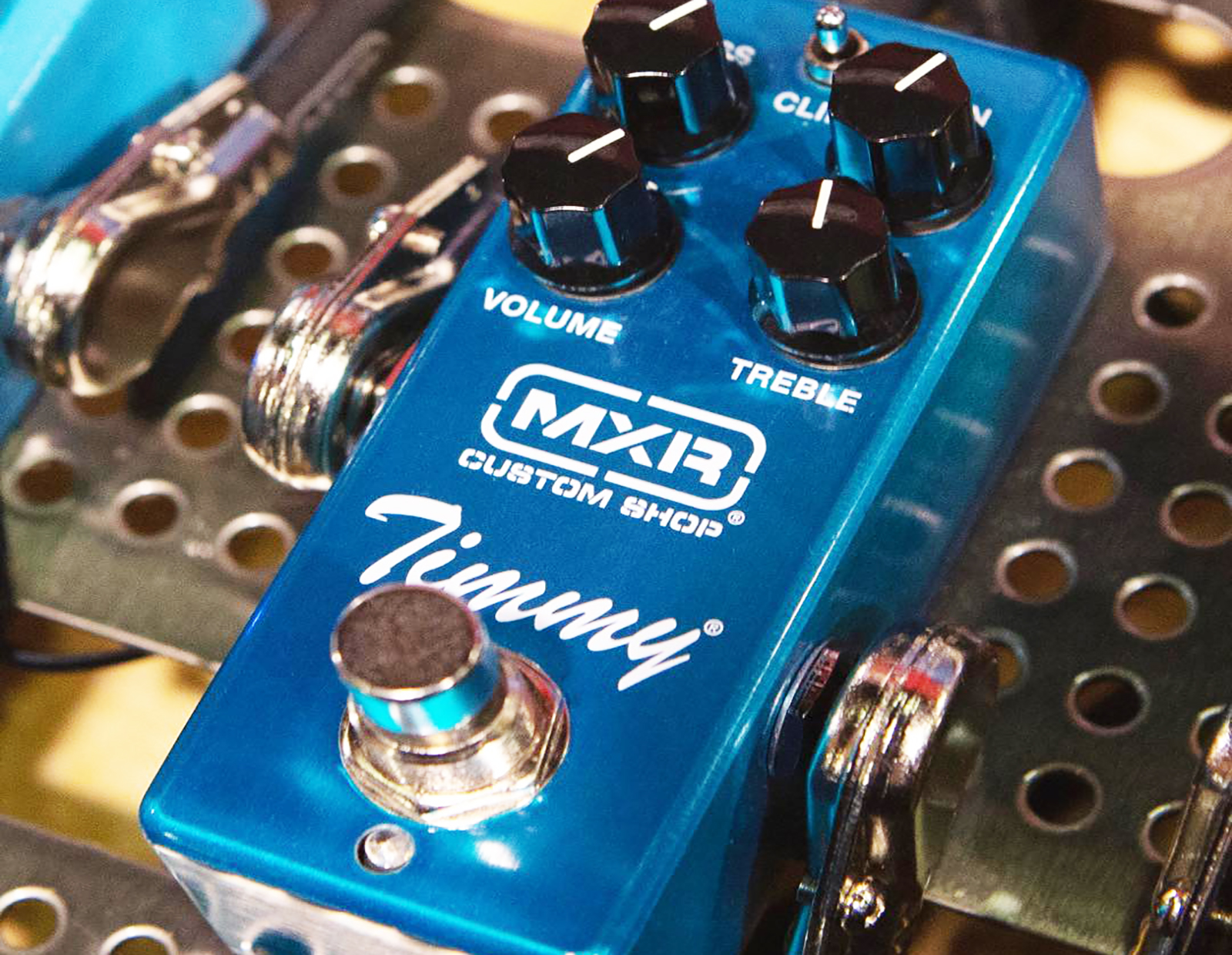 A Closer Look: MXR CSP027 TIMMY Overdrive | guitarguitar