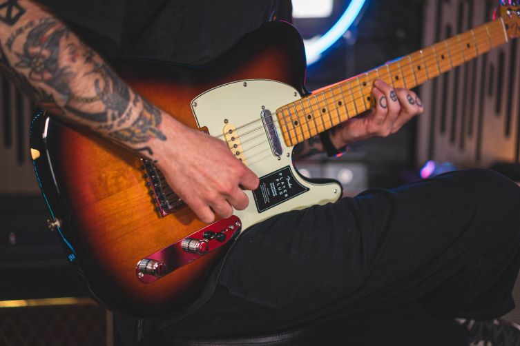 Fender Player Plus Nashville Telecaster 3 Tone Sunburst