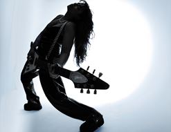 Canadian session guitarist Cindë on how to break into the music industry as a young female musician