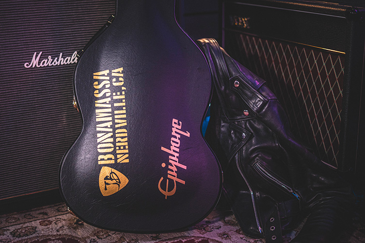 JOE BONAMASSA: Brand New Signature SG & Royal Albert Hall Gigs