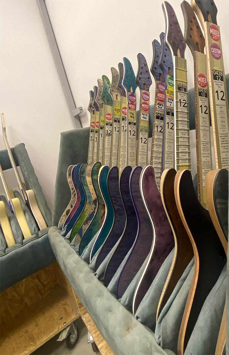 guitar factory tour uk