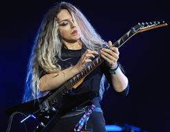 guitarguitar Exclusive: Interview with Alexandra Lioness!