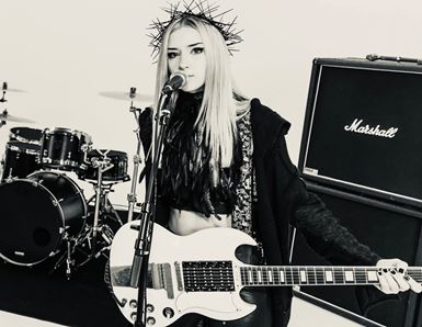 guitarguitar Exclusive: Interview with Anna Cara!