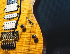 8 BEST Guitars Made in JAPAN