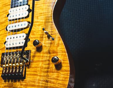 8 BEST Guitars Made in JAPAN